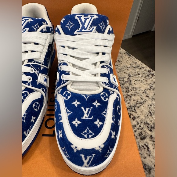 LOUIS VUITTON TRAINERS DESIGNED BY
(Virgil Abloh) - Picture 5 of 13